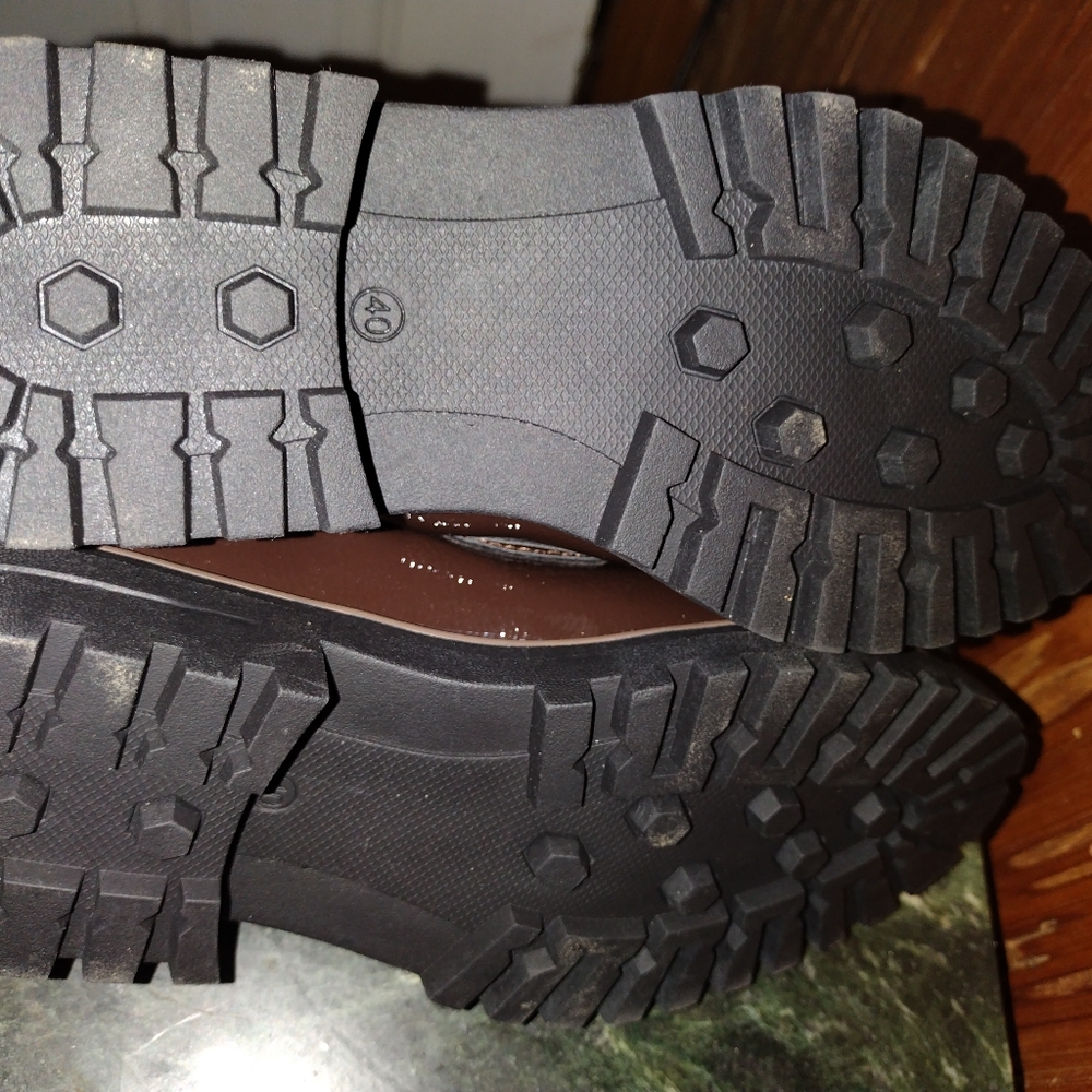 Shoes - Picture 5 of 8